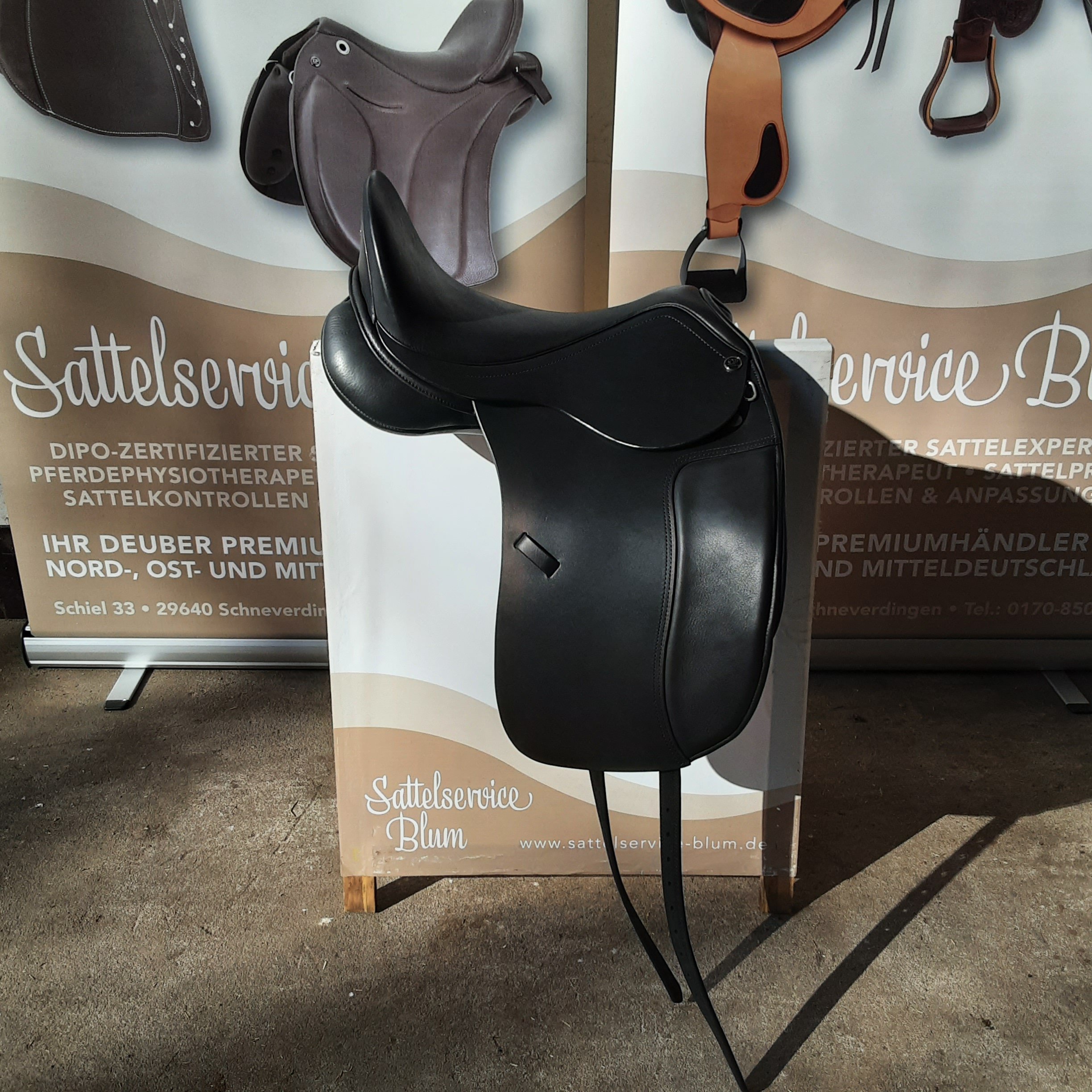 Deuber Sattel "Classic Dressage" 17,5 Zoll Schwarz Silber