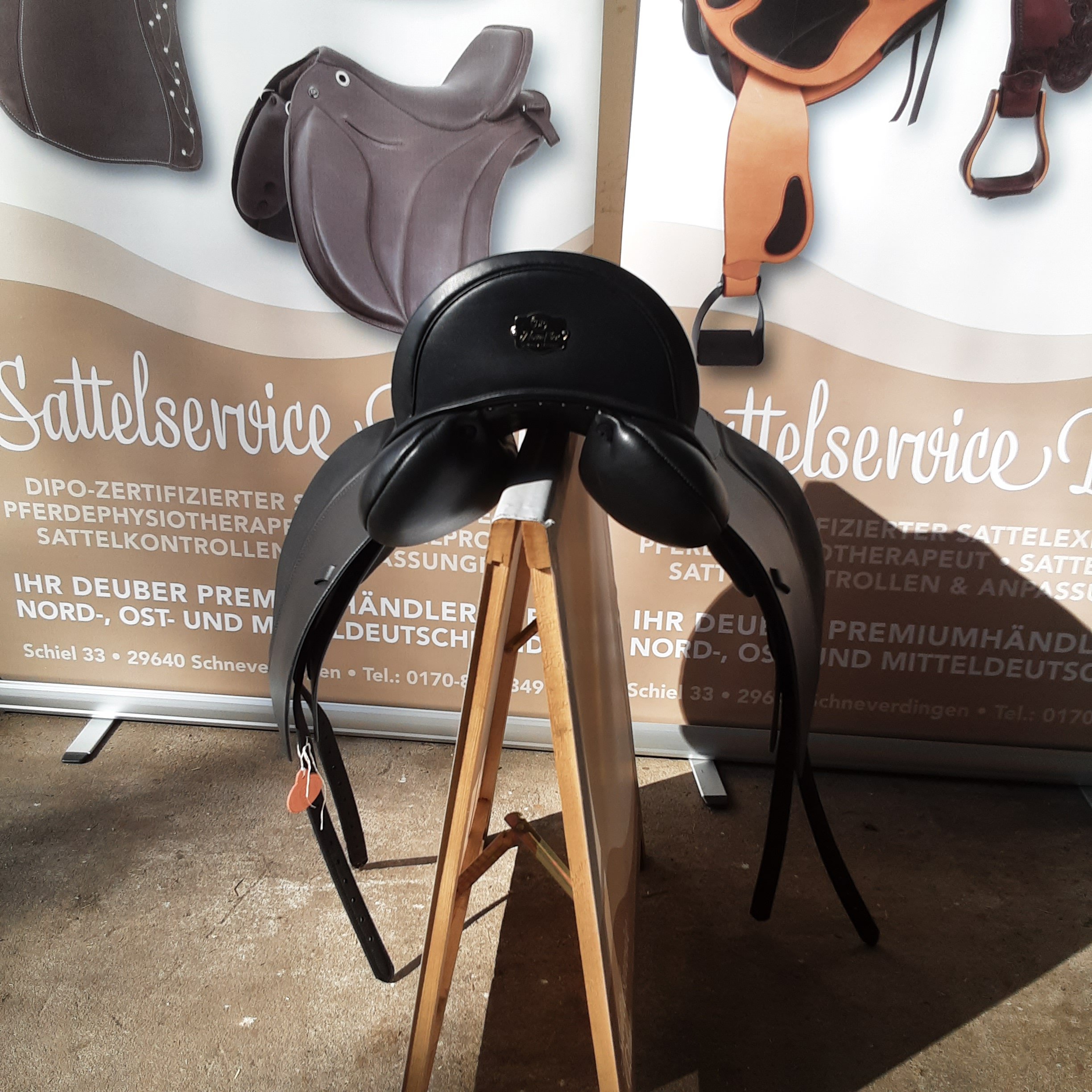 Deuber Sattel "Classic Dressage" 17,5 Zoll Schwarz Silber – Bild 2