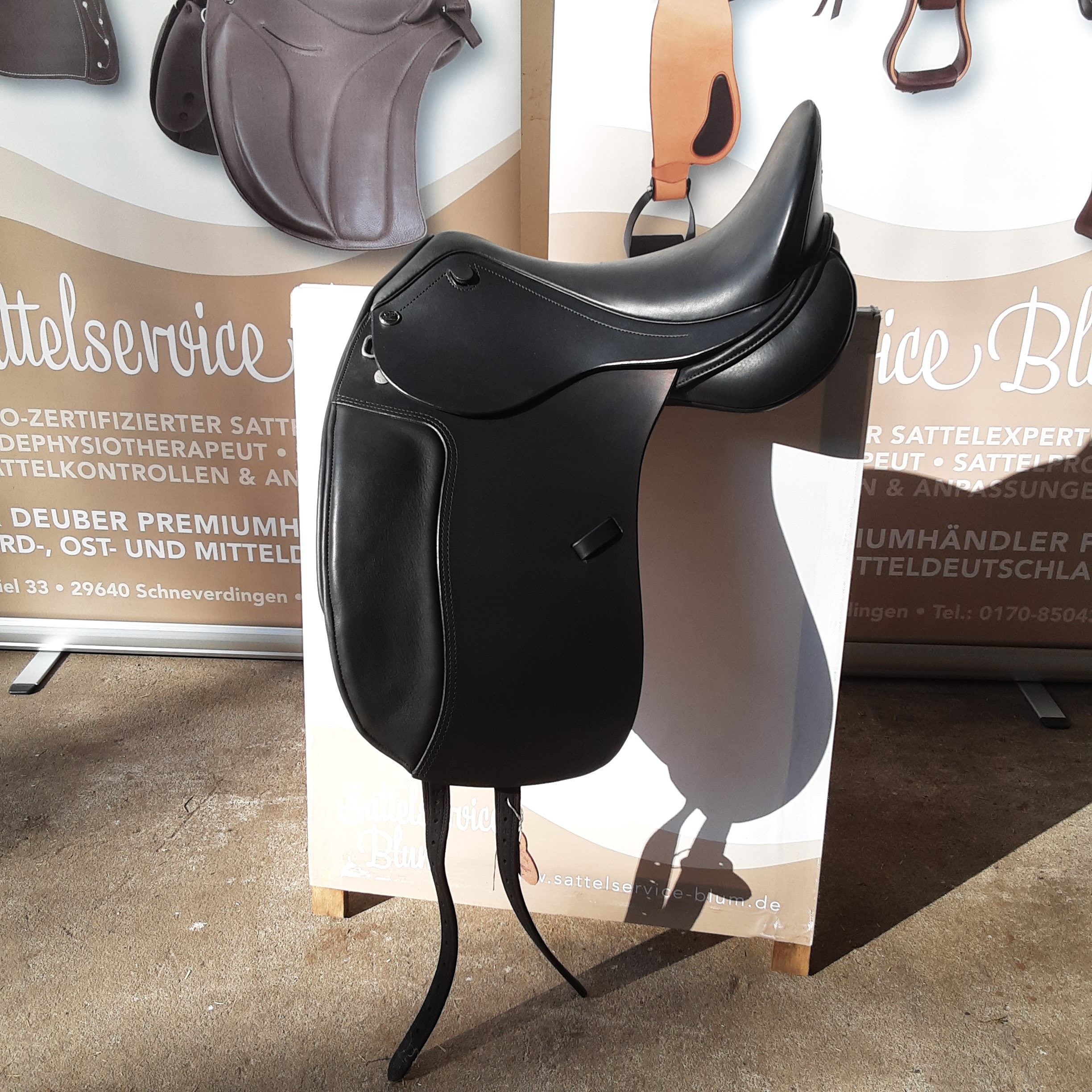 Deuber Sattel "Classic Dressage" 17,5 Zoll Schwarz Silber – Bild 3