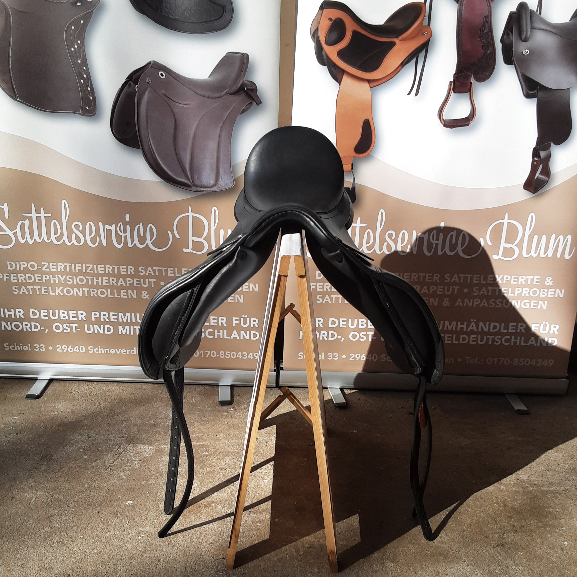 Deuber Sattel "Classic Dressage" 17,5 Zoll Schwarz Silber – Bild 4